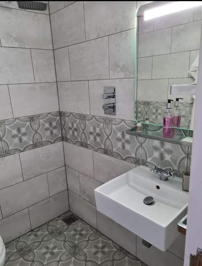 Lenox Bed And Breakfast Hale  Bagian luar foto
