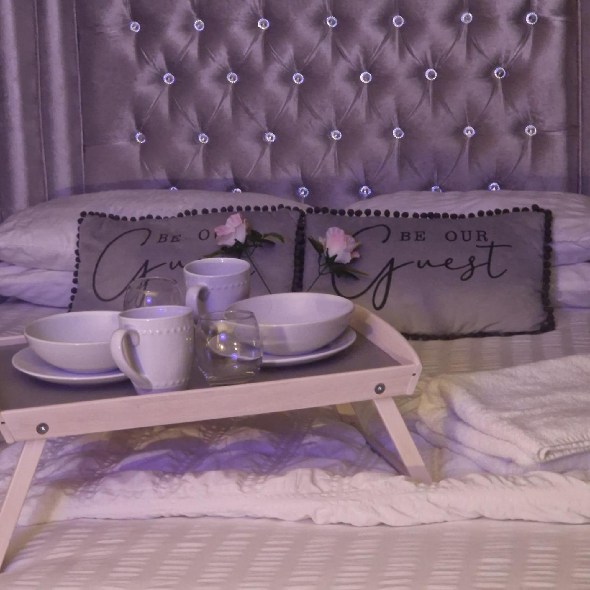 Lenox Bed And Breakfast Hale  Bagian luar foto